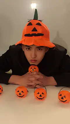 #吴亦凡##kris##壁纸##手机壁纸#更多吴亦凡高清壁纸请关注微信订阅号【凡心所向】
