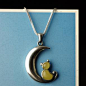 九月坊原创设计 月亮·猫系列 月宫传奇（上） 925纯银月牙镶蜜蜡小猫吊坠