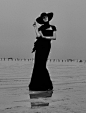 Lou & Nils Schoof wear all black for Vogue Ukr 时尚圈 展示 设计时代网-Powered by thinkdo3