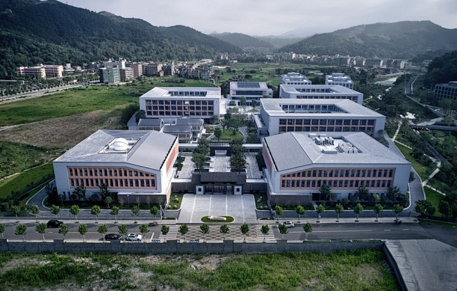 乐清市荆山公学 / 浙江大学建筑设计研究...