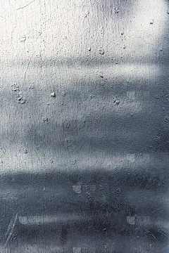 水泥墙面用黑色喷漆，材质有底纹