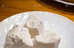 白色托盘上的土耳其软糖