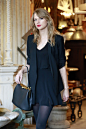 TaylorSwift超话ts美图站超话
Time：2014.1.21
Event；Shopping at an antique shop in Los Angeles, California ​​​​