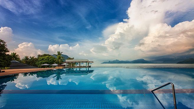 Luxury Hotels in Mal...