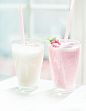 vanilla&strawberry milkshakes (by mmyrs)