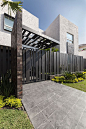 Newest Modern House Design Ideas Home Exterior Decorating Ideas Decorative Modern Entrance Gate Ideas  2016 by http://www.rowcdesign.com/modern-entrance-gate-designs-for-front-of-house-landscape-ideas/exquisite-modern-house-design-with-black-entrance-gate