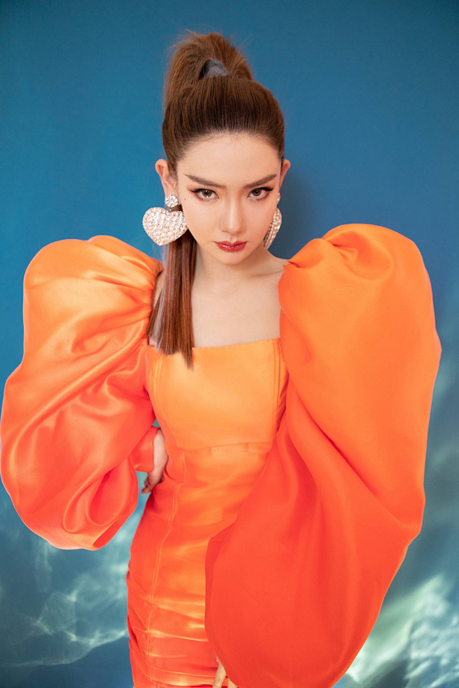 white-painting从鹿煖转采于2021-07-25 18:38:47戚薇照片参考white