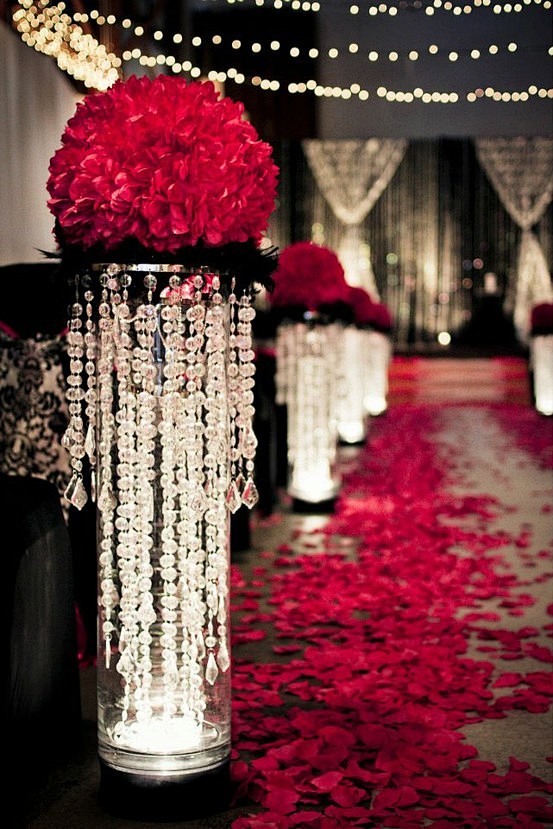 红色的花球和垂吊的水晶-婚礼素材收集者-...