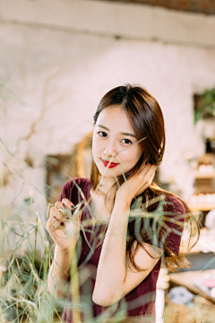 丫丫花瓣瓣采集到美人  美景  美物 搭配