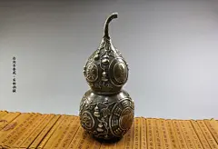 风水用品 纯铜葫芦 风水摆件礼品镇宅之宝八卦辟邪祛病金属工艺品 : 高质量低价格阿里巴巴批发采购市场风水用品 纯铜葫芦 风水摆件礼品镇宅之宝八卦辟邪祛病金属工艺品，金属工艺品，这里云集了众多的供应商，采购商，制造商。这是风水用品 纯铜葫芦 风水摆件礼品镇宅之宝八卦辟邪祛病金属工艺品的详细页面。材质:铜，铜质种类:纯铜，工艺:铸造，加工定制:否，品牌:古香苑，产品编号:70#铜葫芦，类别:植物，摆挂形式:摆饰，风格:古典，造型:植物，纹饰图案:山水花卉，适用场景:家居，制作方法:半手工半机械，包装:简装，产