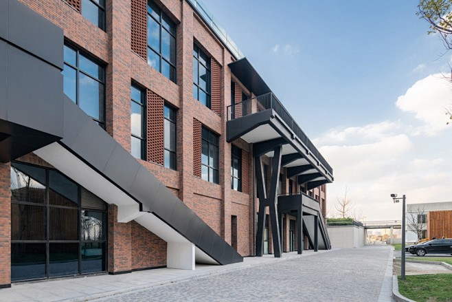 提升服务企业招聘服务企业项目对接服务创意办公楼世界化工企业办公楼