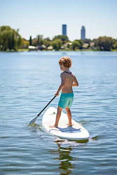 浆板冲浪运动儿童摄影图