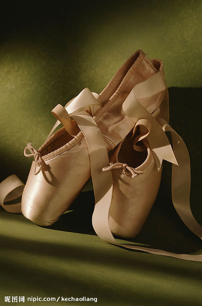 香槟色芭蕾舞鞋