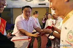 推进“粤菜师傅”工程清远烹饪协会举办粤菜师傅技艺交流暨食材食品供销洽谈会_清远市 : 引语：为深入推进“粤菜师傅”工程，弘扬清远饮食文化，推广清远特色食材、以展带销助力乡村振兴，5月30日下午，由清远市人社局主办、清远市烹饪协会承办的清远粤菜师傅技艺交流暨食材食品供销洽谈会在清远市清城区鸿福渔…