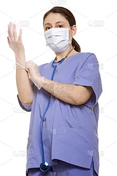 医生正在戴手套