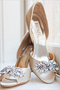如何挑选一双合脚的新娘婚鞋