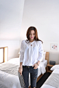 ▼SonYounJu▲150325图片_SC更新(褶皱流行蝴蝶纹衬衫)_看图_孙允珠吧_百度贴吧