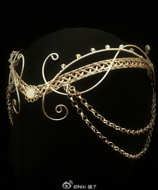 不过家里也私藏了几个,包括《霍比特人-五军之战》中精灵王铠甲版皇冠