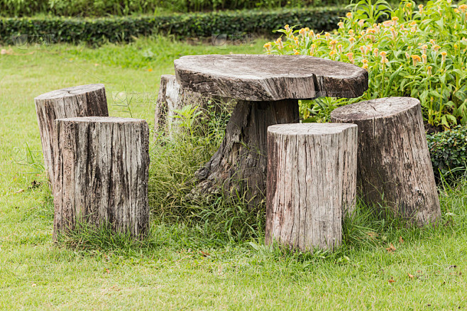 花园里用树干做成的大椅子
