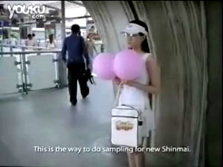 色色的饼干广告，泰国广告总是这么有创意！...