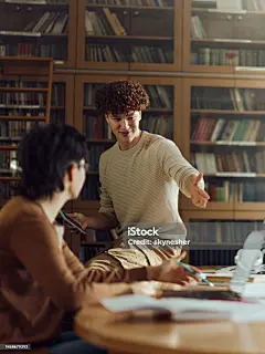毕业 图书馆交流  留学 学习 合作 帮助 学校 国外 阅读 学士帽 @这个咕噜噜 如需设计宣传册/海报/排版等制作可私