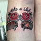 右手臂上小猫爪和玫瑰花和英文字母纹身图案