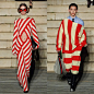 GUCCI Cosmogoni 2023 Resort

用“披星戴月”的字面意思来形容本季GUCCI很合适了，2023古驰早春度假系列于意大利的蒙特城堡内举办，Alessandro Michele用彰显姿态的拉夫领、波光粼粼的祭司袍、华丽贵气的皮草…带着人们穿越到宗教与科学碰撞的中世纪，探索着宇宙星宿的奥秘。从饰品到色彩，每套造型看 ​​​​...展开全文c