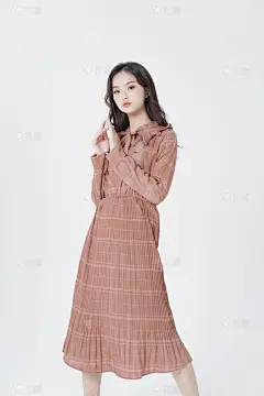 服饰系列实景模特穿着豆沙色长袖长裙格子LYQ_27.豆沙色 长裙格子 _IMG_2356