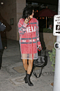 当地时间8月7日，凯莉·詹娜 (Kylie Jenner) 在纽约的Barneys购物后离开。