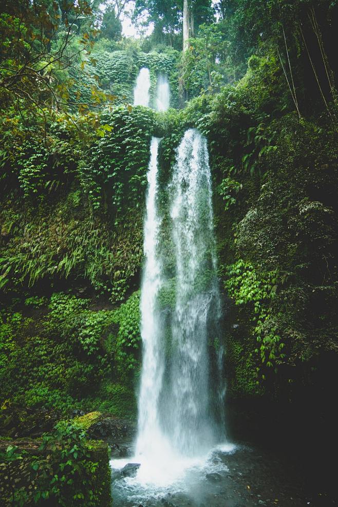 waterfalls at daytim...
