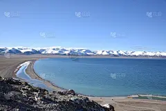 西藏纳木错雪山美景。纳木错是西藏自治区最大的湖泊