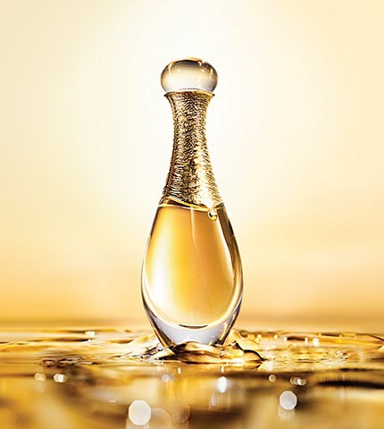 dior迪奥真我香水系列全新真我广告大片是一趟触动感官的旅程亦是一段