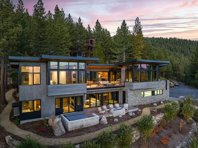 A Mountain Estate Wi...