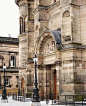 在英国，
有座被誉为“北方雅典”的爱丁堡大学，
它的老学院更是建筑中的精品；