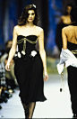 Chanel Spring 1992 Ready-to-Wear Fashion Show : The complete Chanel Spring 1992 Ready-to-Wear fashion show now on Vogue Runway.