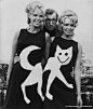 “What’s New Pussycat“首映式上的裙纸~1965.旧时光里的时尚光影，请关注@百年时尚画廊