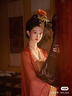 圆饱采集到女古风立绘姿势