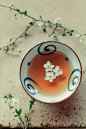 花开无声，花落无言.
心素如简，人淡如菊.
不忧不虑，不怨不怒.
不悲不喜，心凉自静.