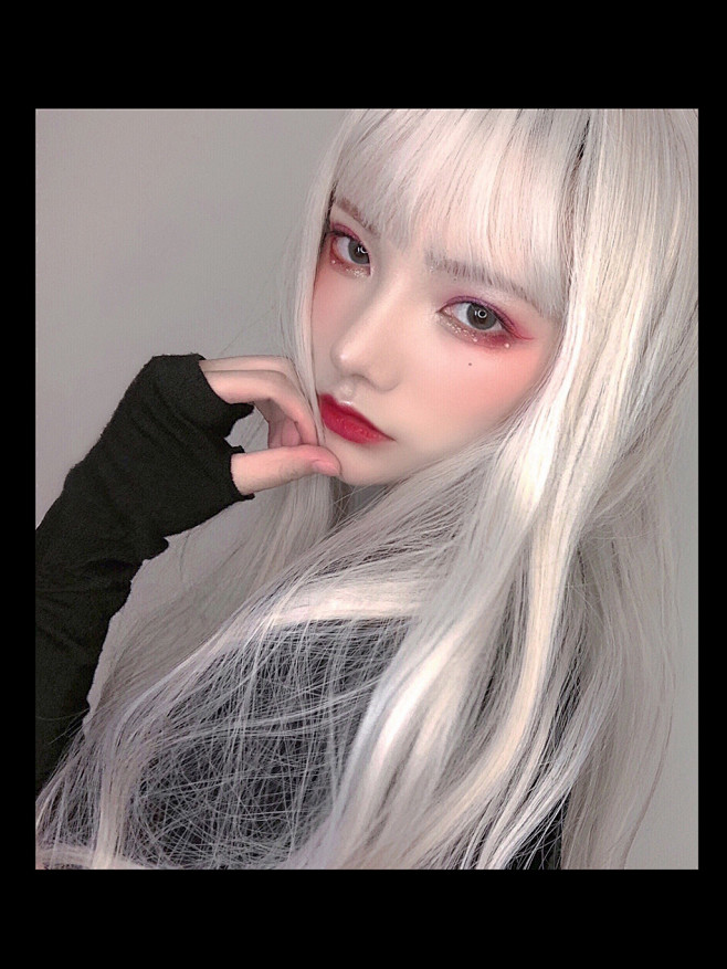 74今日自拍这白色头发谁顶得住啊头发是假发一直想染这种奶白色但是