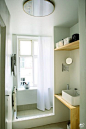 【小户型浴室设计参考】干净的色彩看着就很清爽。（转）