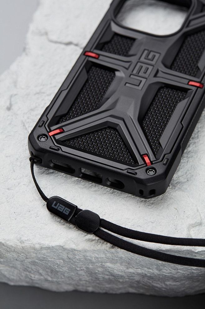 UAG iPhone 14 केस ला...