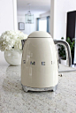 Smeg kettle in white cream