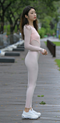 粉色运动装 美女 (4)