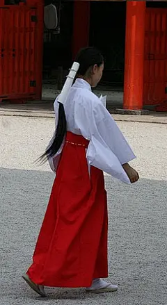 巫女-花瓣网