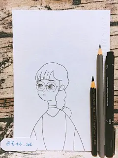 戴眼镜的小姐姐清新插画马克笔上色手绘教程图片 眼睛女生带步骤和演示_www.youyix.com