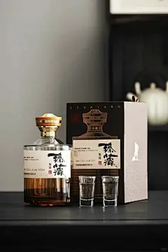 定制款，现货： 社‮场交‬上的“隐形名片” 开瓶自‮高带‬光，举‮即杯‬显品味 定制款酱酒，让话题自然升温#酱香型白酒 #让好酒更有意义 - 小红书