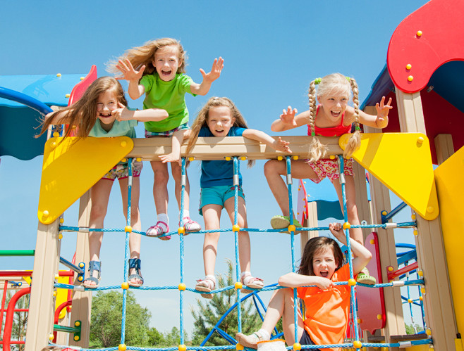kids-playing-outside