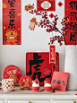  新春换新攻略，低至10元喜庆氛围好物！ : 再过半个月就过年啦，新年气氛早早就扮起来，整理下很有新意的氛围好物 图1   气氛拉满的甜品盲盒 图2 可爱老虎氛围的对联 吊饰 红包袋 图3  带皮影戏的新年礼盒 图4 暴富发财猛虎杯垫