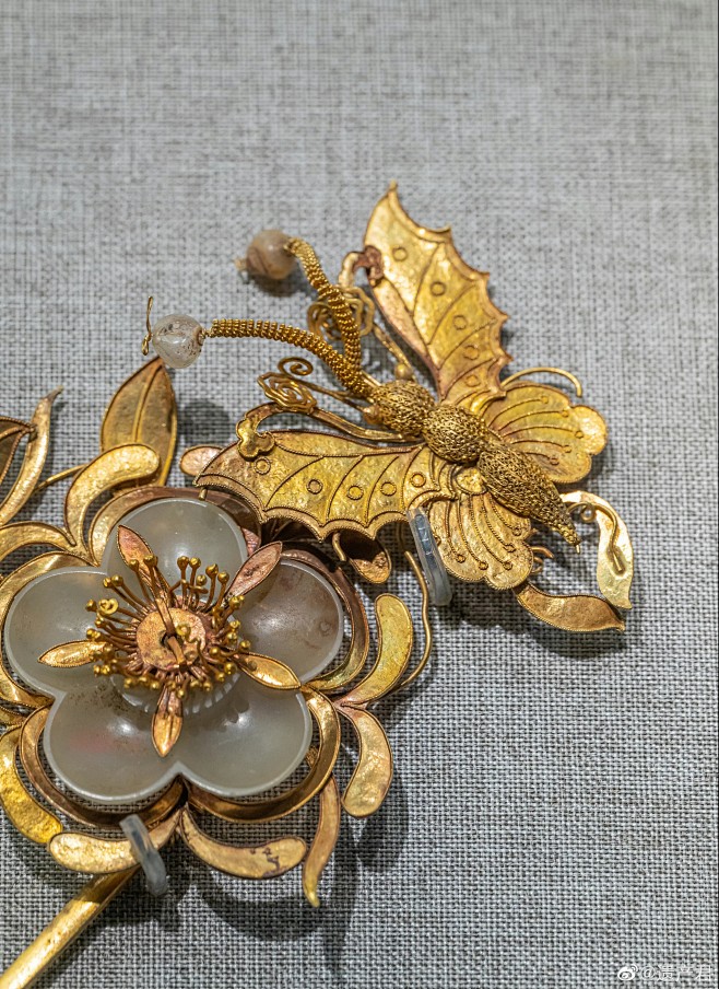 金纍丝嵌珠玉花蝶金簪