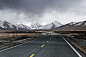 新疆南部雪山与公路